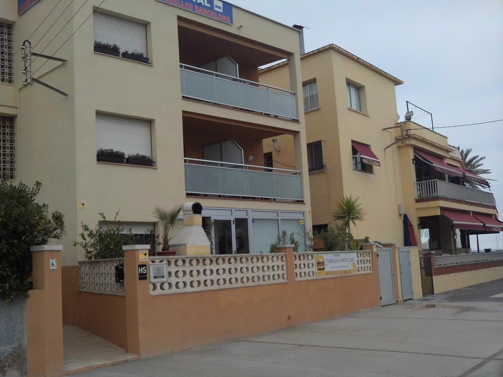 Гостевой дом Hostal Cubelles Кубельес